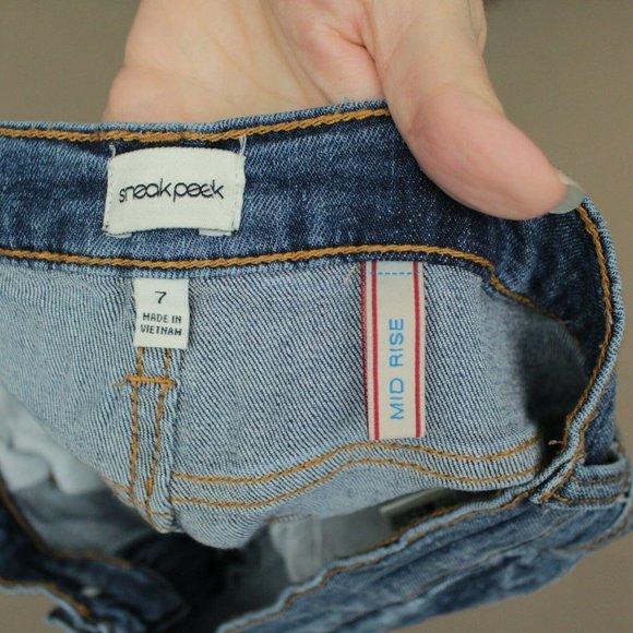 Sneak Peek Mid Rise Vented Crop Jeans Junior's Size 7 Distressed Fray Hem Denim - Picture 8 of 11